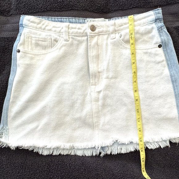 Vintage Havana Jean Skirt Women's Medium Blue White Distressed Short and Chic! - Picture 5 of 7